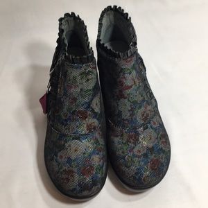 Alegria Han 509 leather ankle floral boots